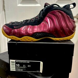 Nike Air Foamposite One
Night Maroon
Size 10